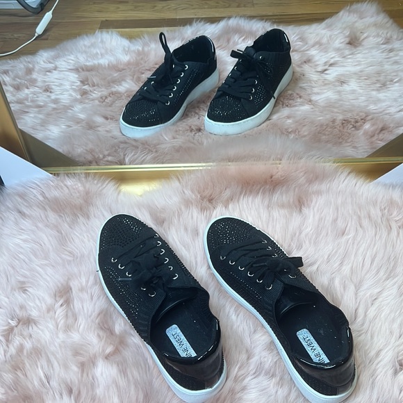 Never Worn Nine West Bejeweled Sneakers Size 10 - Picture 2 of 8